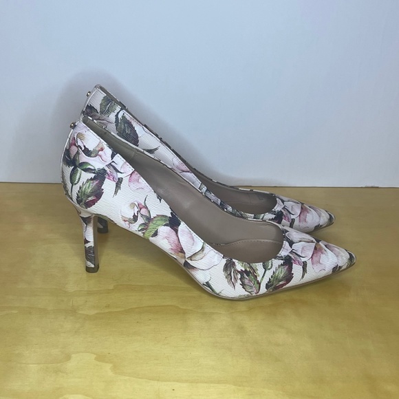 BCBGeneration Floral Print Pink 3" Heels Size US8 EUR38 - Preowned - Picture 4 of 8